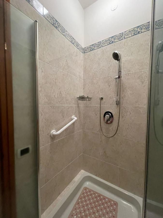 Royal Suite - Near Station & City Center 摩德纳 外观 照片